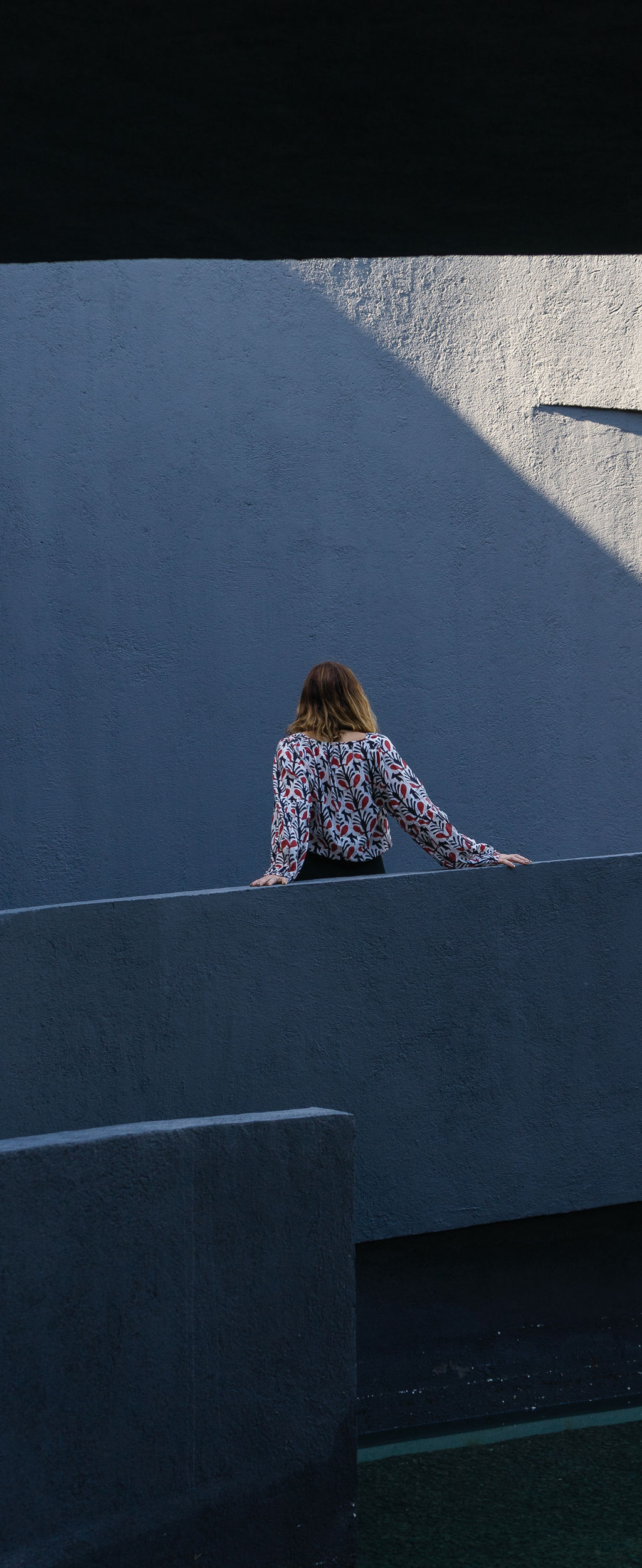 Women contemplating architecture